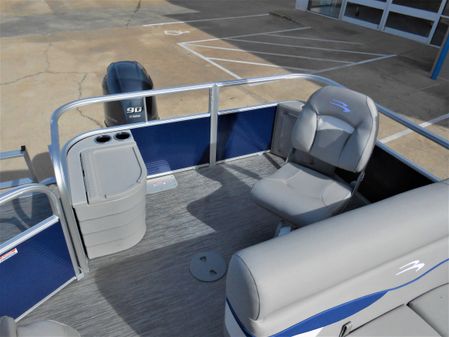 Bennington 20 SVF image