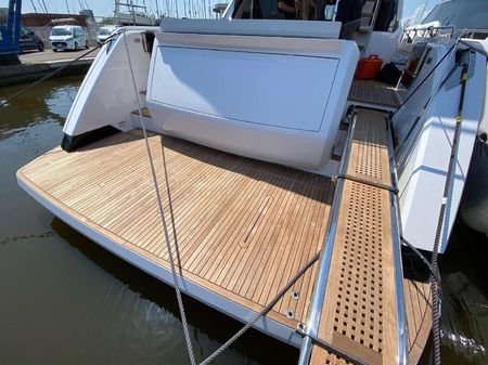 Ferretti Yachts 720 image