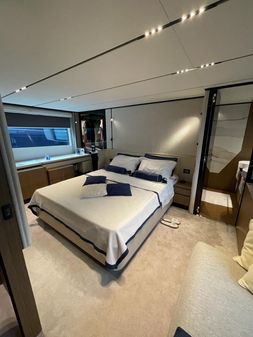 Ferretti Yachts 720 image