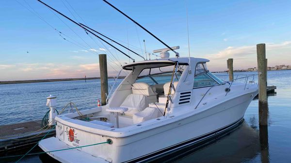 Sea Ray 370 Express Cruiser w 800 HRS 