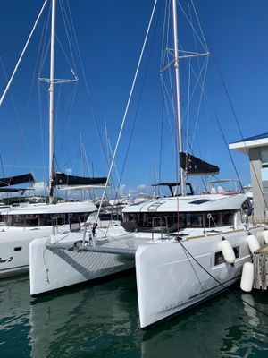 Lagoon 40 - main image