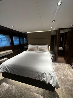 Ferretti Yachts 780 image