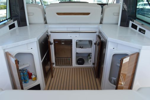 Tiara Yachts 48 LS image