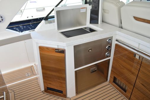 Tiara Yachts 48 LS image