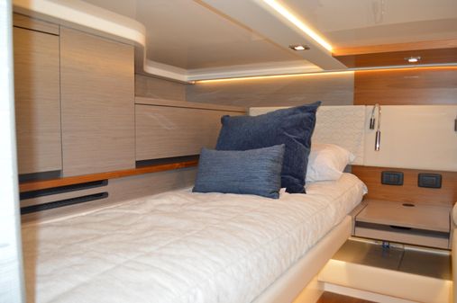 Tiara Yachts 48 LS image