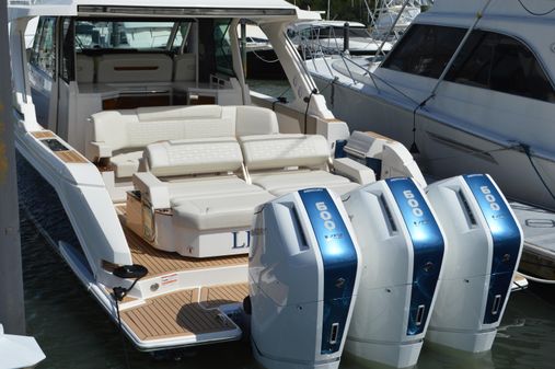 Tiara Yachts 48 LS image