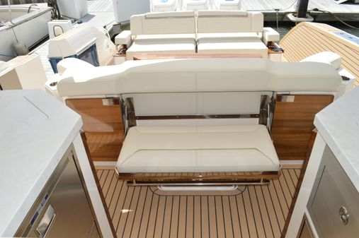 Tiara Yachts 48 LS image