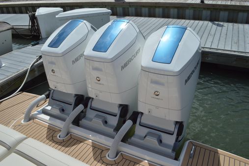 Tiara Yachts 48 LS image