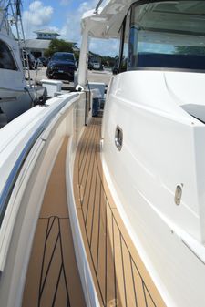 Tiara Yachts 48 LS image