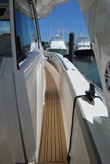 Tiara Yachts 48 LS image