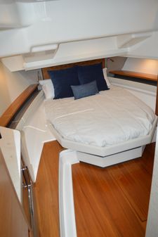 Tiara Yachts 48 LS image