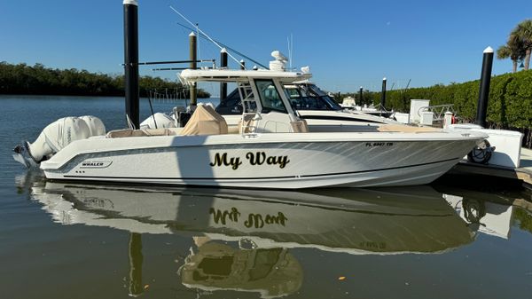 Boston Whaler Outrage 