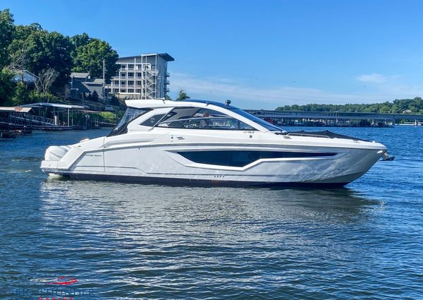 Cruisers Yachts 42 GLS OB image