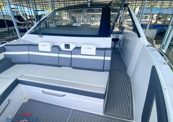 Cruisers Yachts 42 GLS OB image