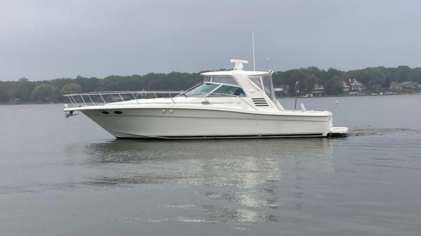 Sea Ray 370 Express Cruiser