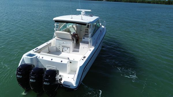 Boston Whaler 345 Conquest image