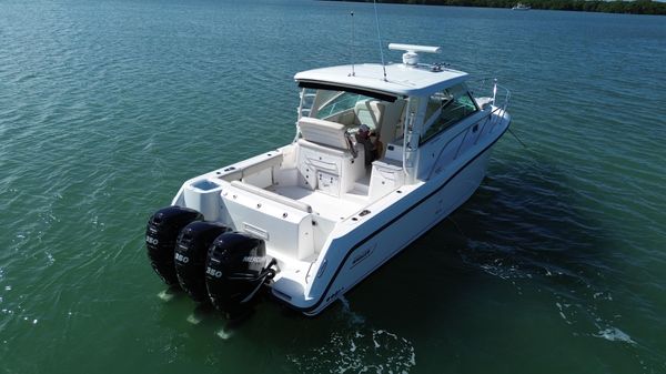 Boston Whaler 345 Conquest image