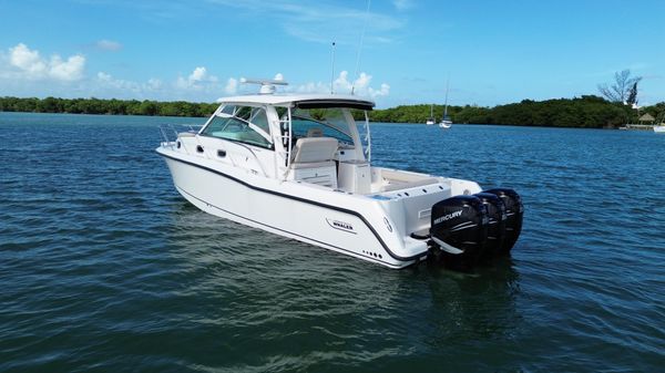 Boston Whaler 345 Conquest image