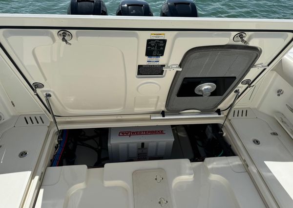 Boston Whaler 345 Conquest image