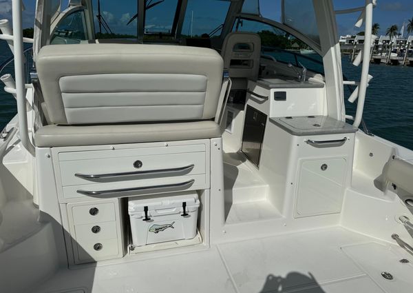 Boston Whaler 345 Conquest image