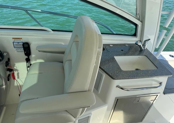 Boston Whaler 345 Conquest image