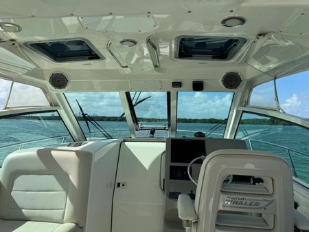 Boston Whaler 345 Conquest image