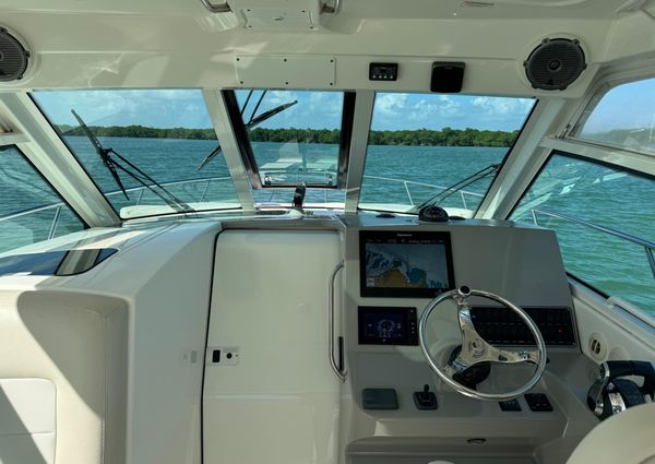 Boston Whaler 345 Conquest image