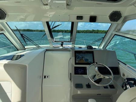 Boston Whaler 345 Conquest image