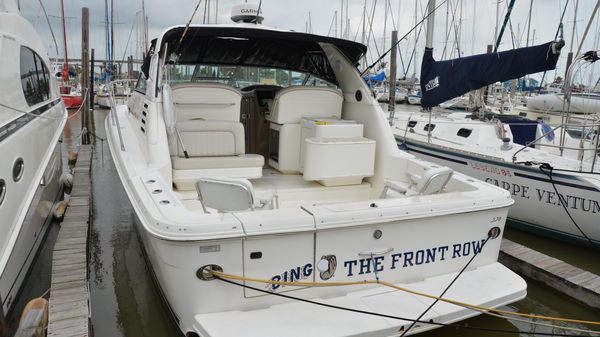 Sea Ray 330 Express Cruiser 