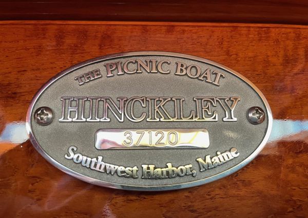 Hinckley Picnic Boat 37 MKIII image