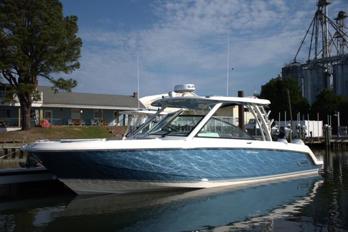 Boston Whaler 320 Vantage image