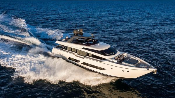 Ferretti Yachts 850 