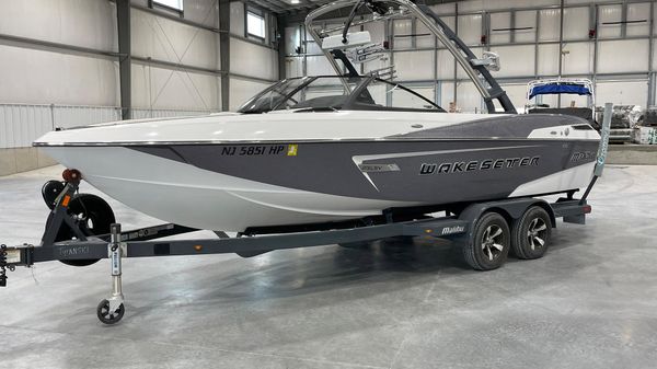 Malibu Wakesetter 23 LSV