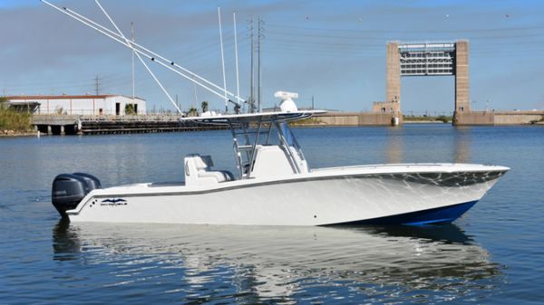 Invincible 33 Center Console
