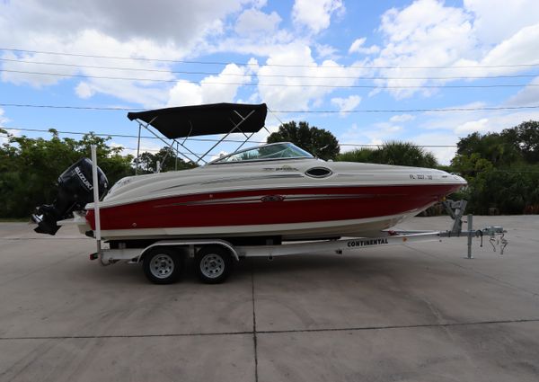 Sea Ray 240 Sundeck image