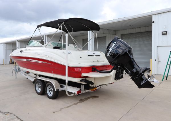 Sea Ray 240 Sundeck image