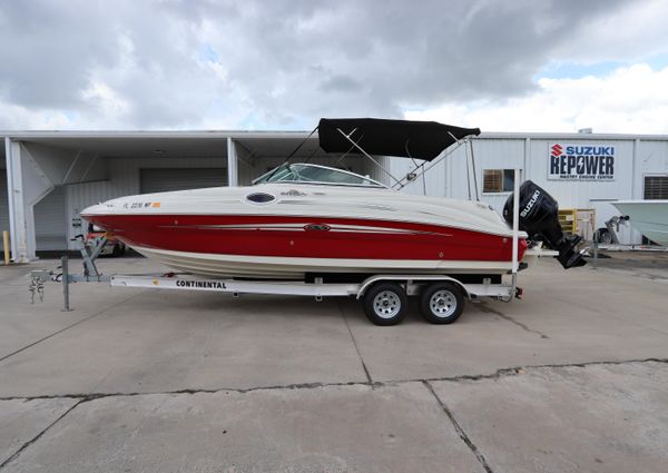 Sea Ray 240 Sundeck image