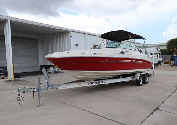 Sea Ray 240 Sundeck image