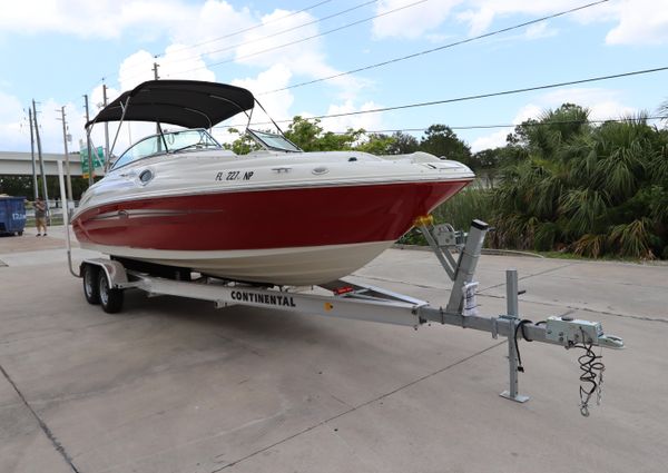 Sea Ray 240 Sundeck image