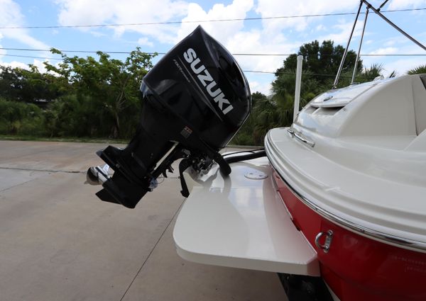 Sea Ray 240 Sundeck image