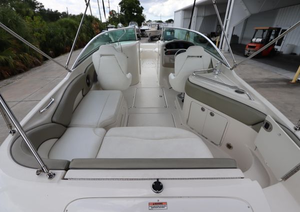 Sea Ray 240 Sundeck image