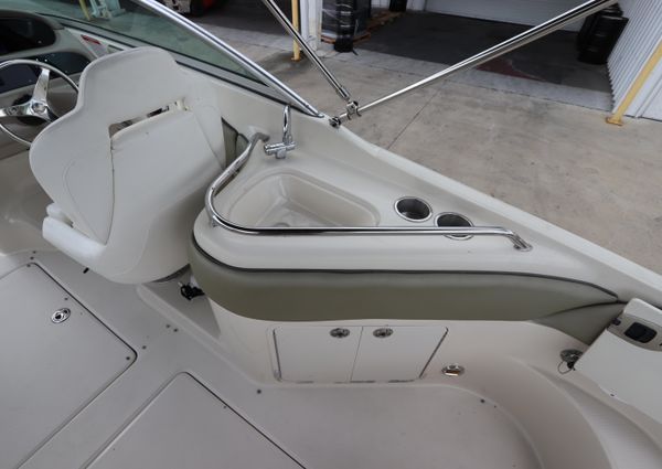 Sea Ray 240 Sundeck image