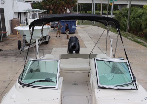 Sea Ray 240 Sundeck image