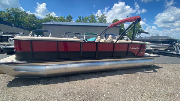 Bentley Pontoons 240 Navigator