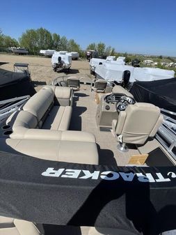 Sun Tracker Fishin' Barge 22 DLX image