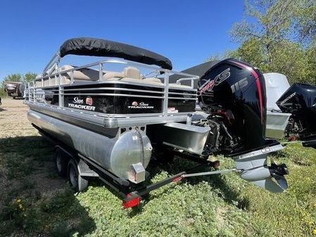 Sun Tracker Fishin' Barge 22 DLX image