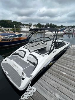 Yamaha Boats AR210 image