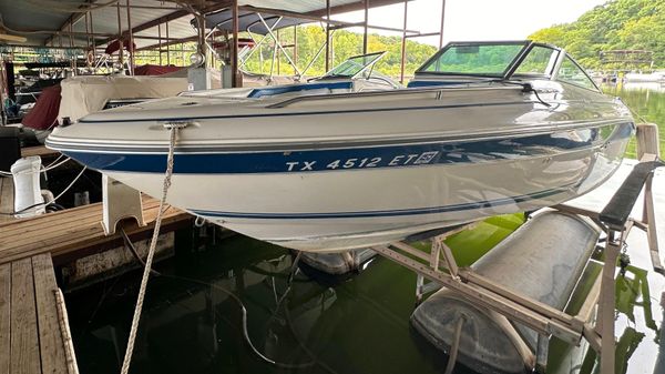 Sea Ray 225 Bow Rider 