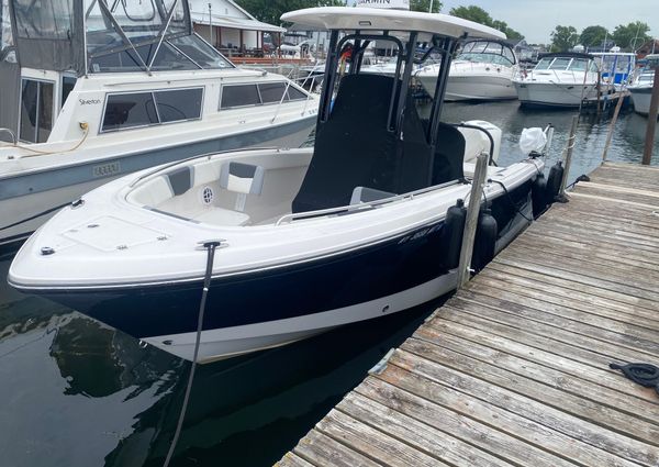 Robalo R230-CENTER-CONSOLE image