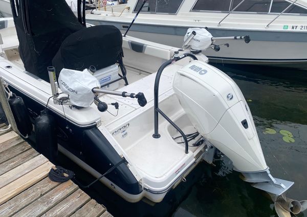 Robalo R230-CENTER-CONSOLE image